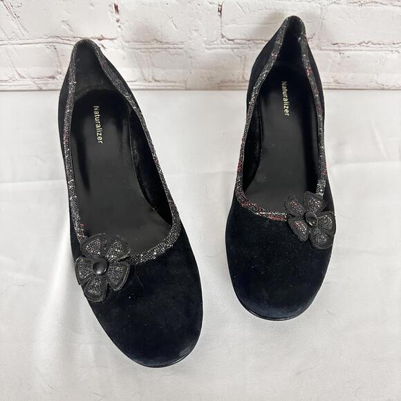 Naturalizer Black Suede Heels with Flower‎ Detail Women's Size 9.5 - Picture 1 of 7
